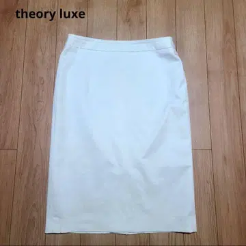 theory luxe 띠어리 럭스 무릎 기장 스커트 화이트