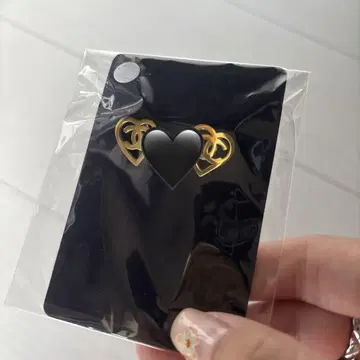 골드 하트 모양 귀걸이와 목걸이 세트