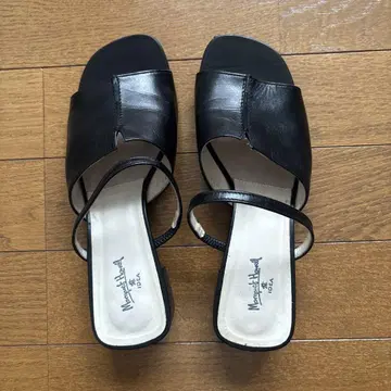 마가렛호웰 샌들