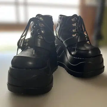 Whinny 세상이 넓게 보여버리는 신발