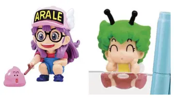 책상 위의 아라레짱 가챠가챠 피규어 세트