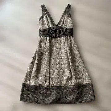 안나수이 슬리브리스 무릎 기장 원피스