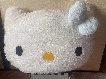 키티 다이컷 쿠션
