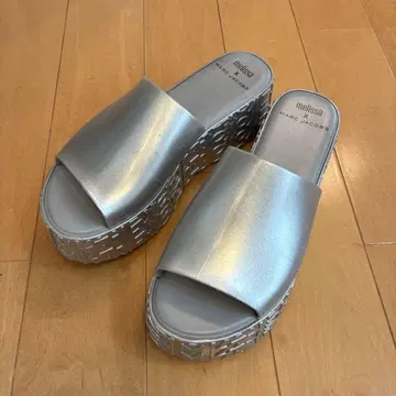 [ MARC JACOBS x Melissa ] 초레어 통굽 샌들 실버