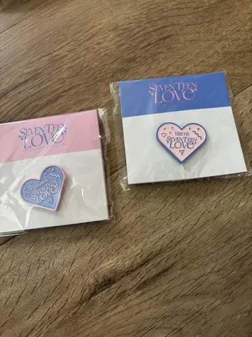 SEVENTEEN LOVE 하트형 핀 배지 2세트