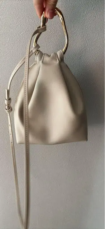 LE VERNIS 가죽 메탈 콩 반지 숄더백