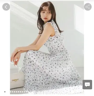 화이트 꽃무늬 슬리브리스 롱 원피스