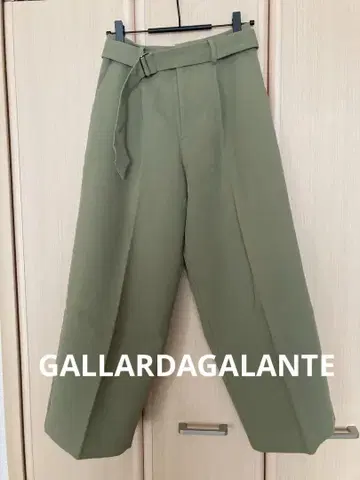 올리브 그린 벨트 와이드 팬츠