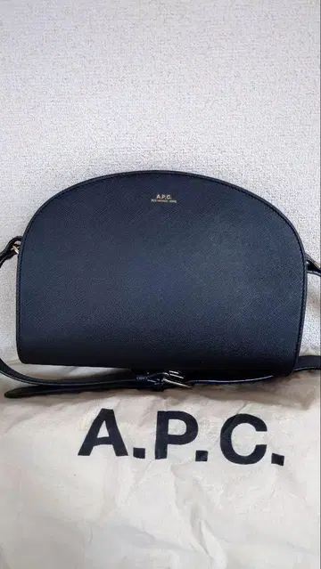 A.P.C 숄더백 수납 가방 포함