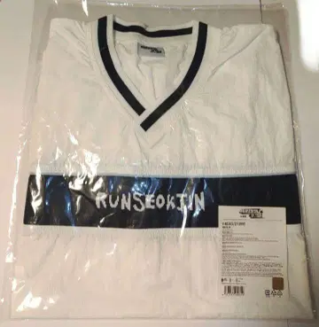 RUNSEOKJIN in JAPAN V넥 S/S 티셔츠 화이트