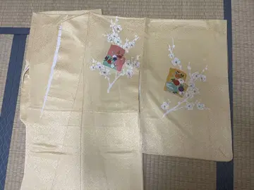 계란색 바탕 꽃무늬 호몬기