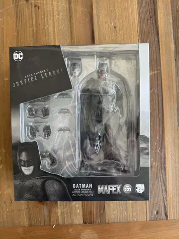 MAFEX 마펙스 배트맨 자크 스나이더 버전 저스티스 리그