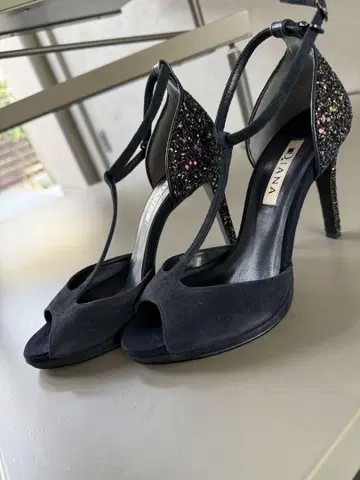 다이애나 샌들 23.5cm (중고)