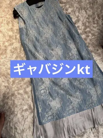 개버딘 kt 레이스 장식의 파란색 원피스