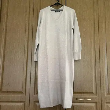 앙코키누 라메 믹스 베이지 V넥 롱 원피스