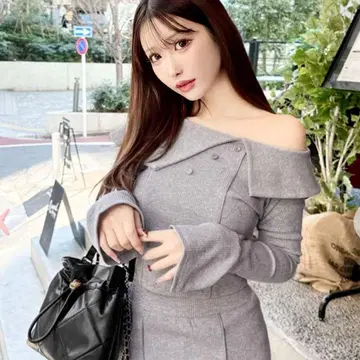 미개봉 새상품 셰리미 원숄더 플레어 슬리브 셋업 M