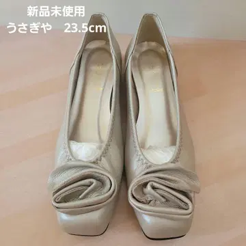 미사용 새상품 우사기야 펌프스 23.5cm