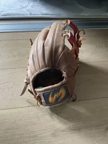 베이지 가죽 야구 글러브