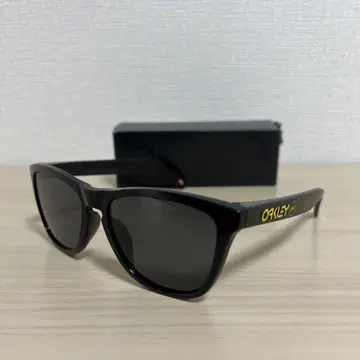 Oakley x FRAGMENT Frogskins (로우 브릿지 핏)