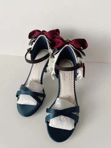 미사용 새상품 바이올렛 에버가든 MAYLA 콜라보 샌들 아코라