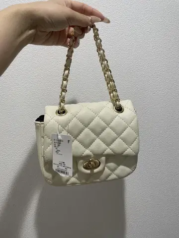 아이보리 퀼팅 숄더백