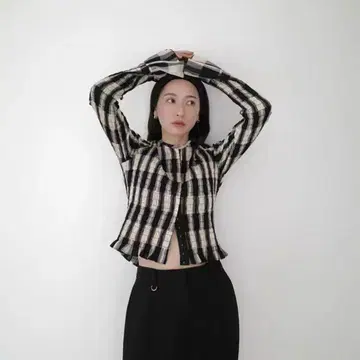 새상품 CLANE SHIRRING DESIGN BLOUSE