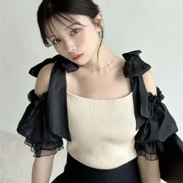 리젝시 볼륨 리본 니트탑