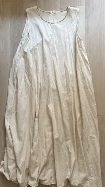 플레어형 슬리브리스 롱 원피스