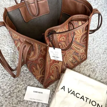 A VACATION MINI CUBE 토트백 유나이티드 애로우즈 별주