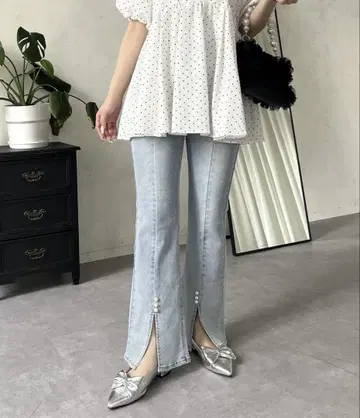 새상품급 프로즈베르 스트레치 슬릿 밑단 펄 플레어 데님 팬츠 색스 M