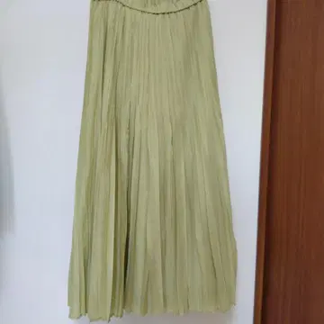 연한 그린 플리츠 롱 스커트