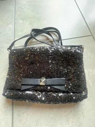 kate spade 스팽글 블랙 숄더백