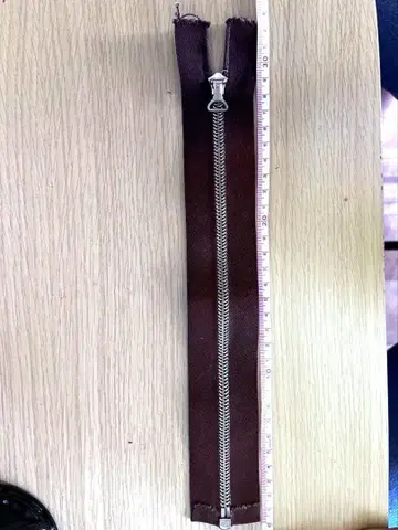 CROWN 셰브론 지퍼 실물 전반기형