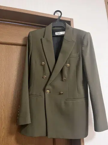 ZARA 테일러드 버튼 블레이저 S 사이즈 카키