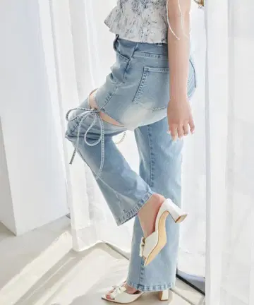 사이드 오픈 플레어 데님 NICE CLAUP