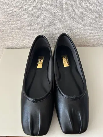 GRISE 가죽 스퀘어 플리츠 플랫 24.5cm