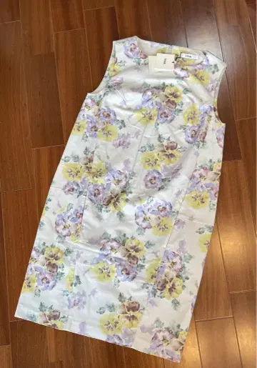 미사용 새상품 토널 꽃무늬 원피스 슬리브리스