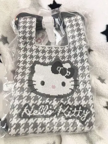 레어템 헬로키티 50주년 기념 숄더백