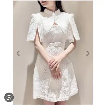 SNIDEL 스나이델 소매 슬릿 데콜테 오픈 미니 원피스