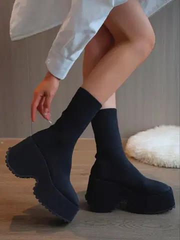 SHEIN 23078584 통굽 삭스 부츠 블랙