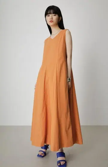 [ azul by moussy ] 오렌지 슬리브리스 롱 드레스