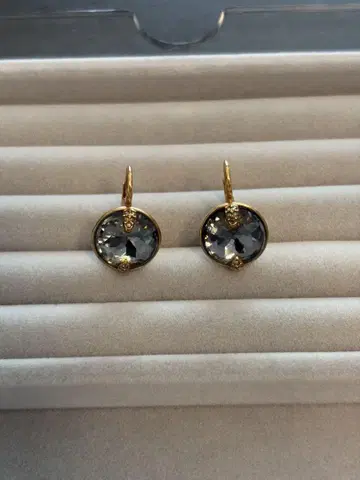 새상품급 스와로브스키 귀걸이 반짝반짝 SWAROVSKI