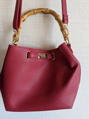 대나무 핸들 와인 레드 숄더백