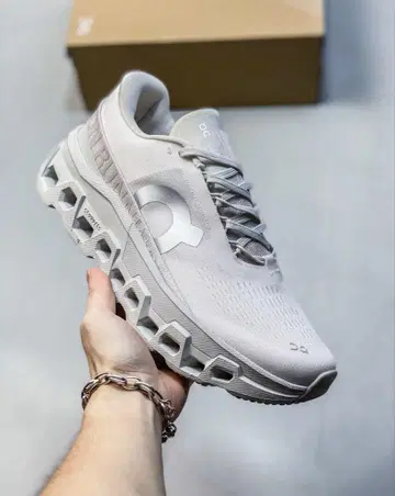 On Cloudmonster 2 스니커즈 25CM