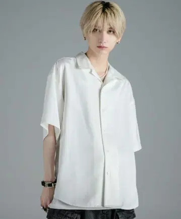 미사용 새상품 택 포함 아들러 셔츠 화이트