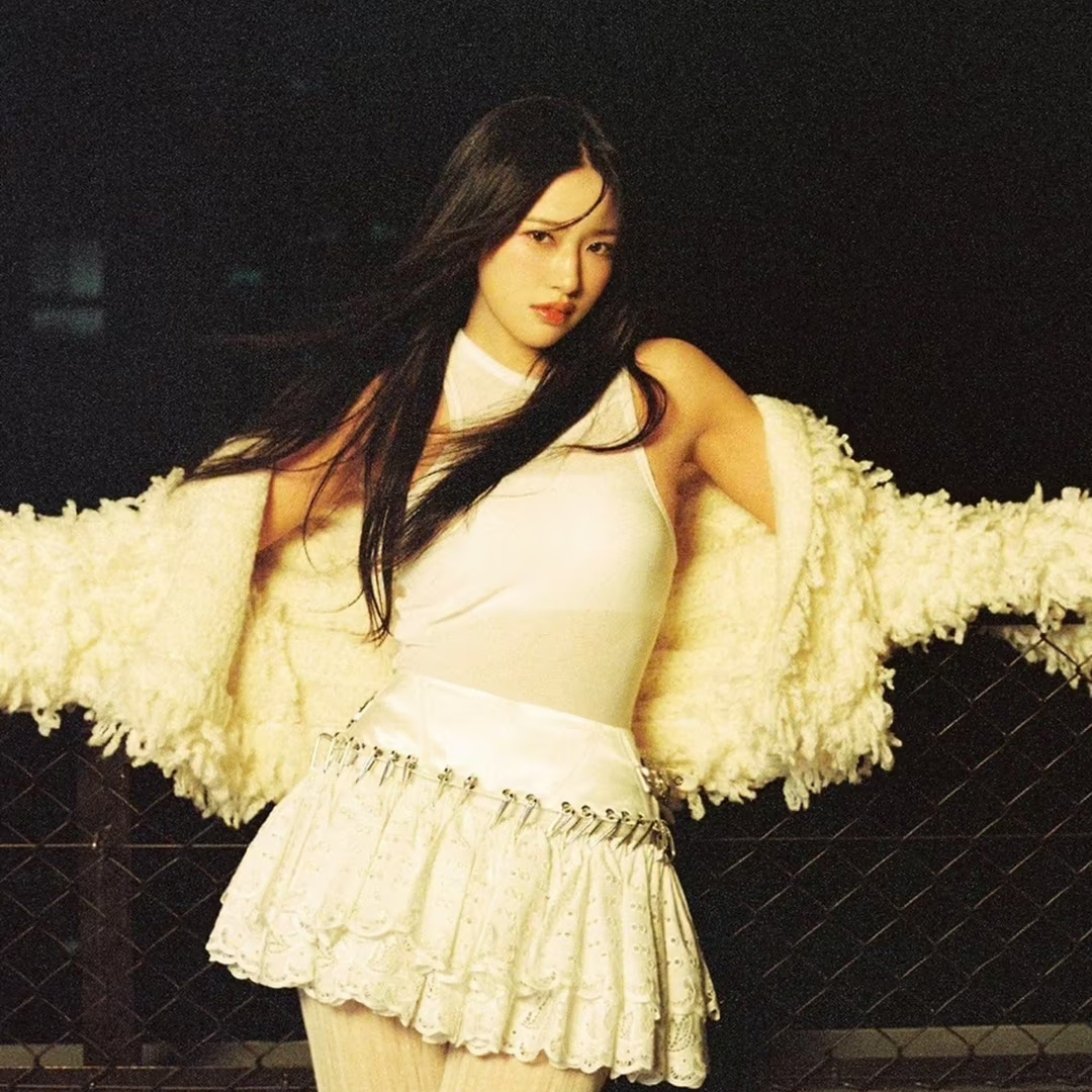 WTS An Yujin sign polaroid (sign polaroid) #안유진싸인폴라,#안유진