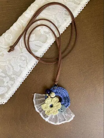 꽃 모티브 목걸이