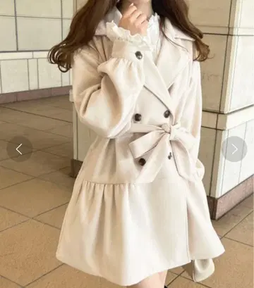 아프레 주르 숏 티어드 코트