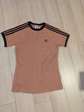 adidas Originals 와플 리브 T셔츠 GN2952