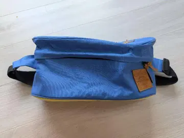 파란색 바디백 별 모양 장식 포함 Product